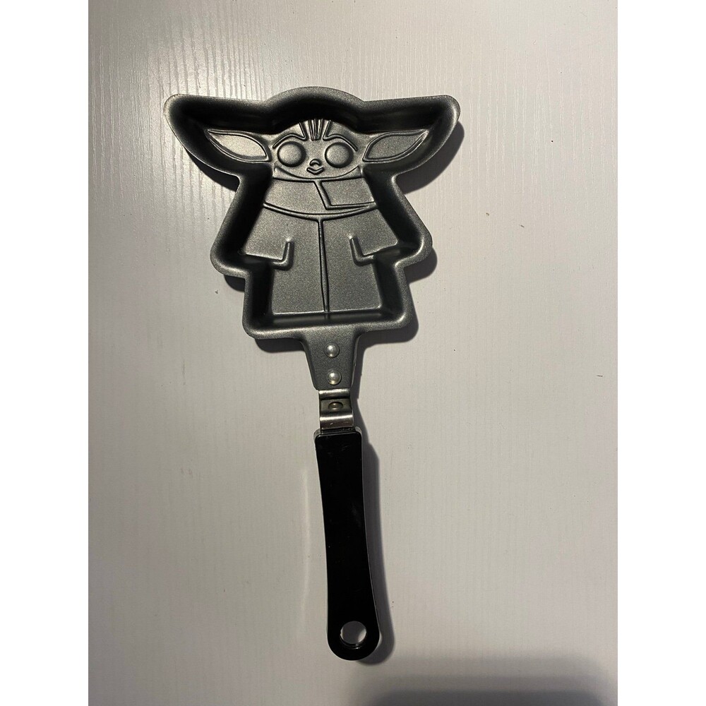Star Wars Grogu Baby Yoda Pancake Skillet Mini Pan Frankford Candy 2021